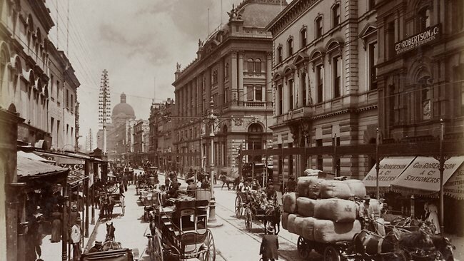 By 1900 Sydney had grown to a major city with a population of 497 000. Today Sydney is Australia's largest city with a population of 4 575 000.