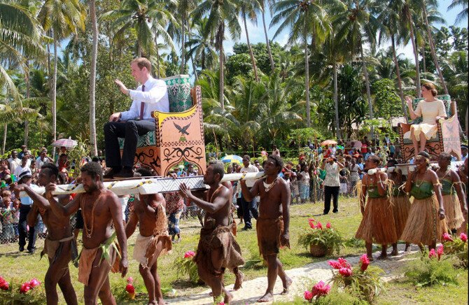 Prince William and Kate, Duchess of Cambridge visited the Solomon Islands in 2012, representing Queen Elisabeth, head of state of the Solomon Islands.
