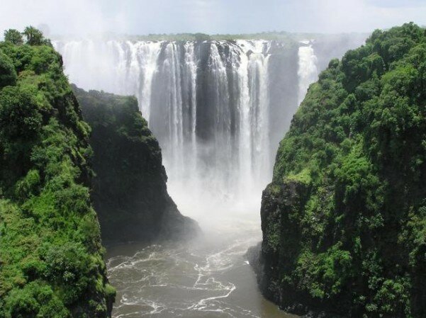 One of the natural landmarks of Zimbabwe are the Victoria Falls in the Zambezi River