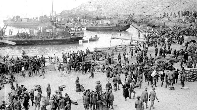 8 September 1925 Spanish troops disembarking at Alhucemas 